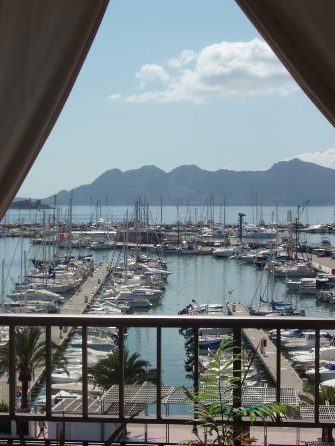 Mirrors Marina Front Apartment