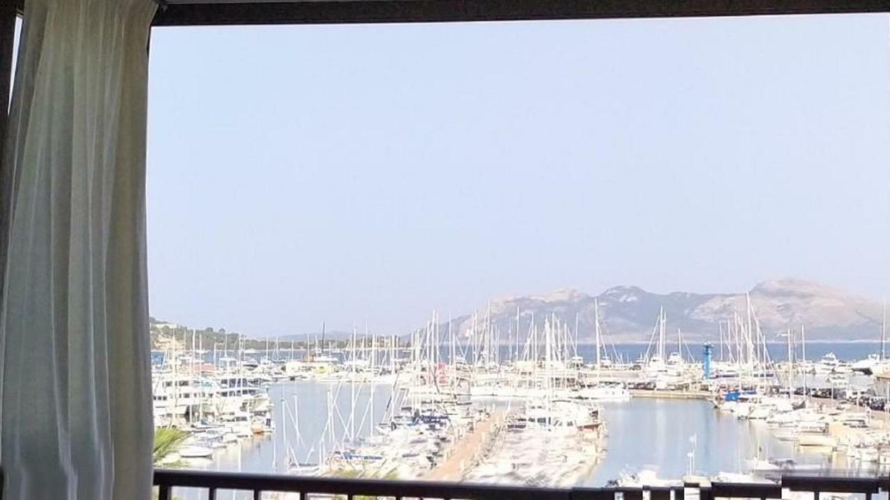 Mirrors Marina Front Apartment