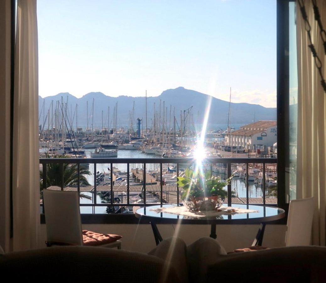 Apartment Mirrors Marina Front